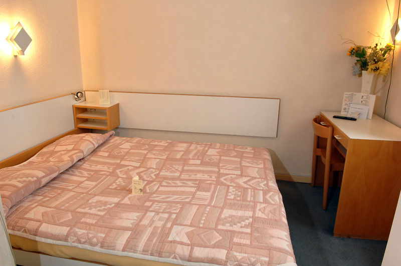 Sun Hotel Saint-Gilles Δωμάτιο φωτογραφία